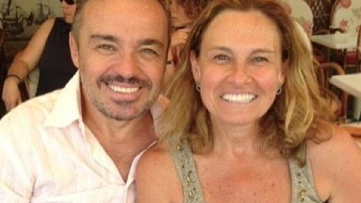 O apresentador Gugu Liberato e sua irmã numeróloga Aparecida Liberato