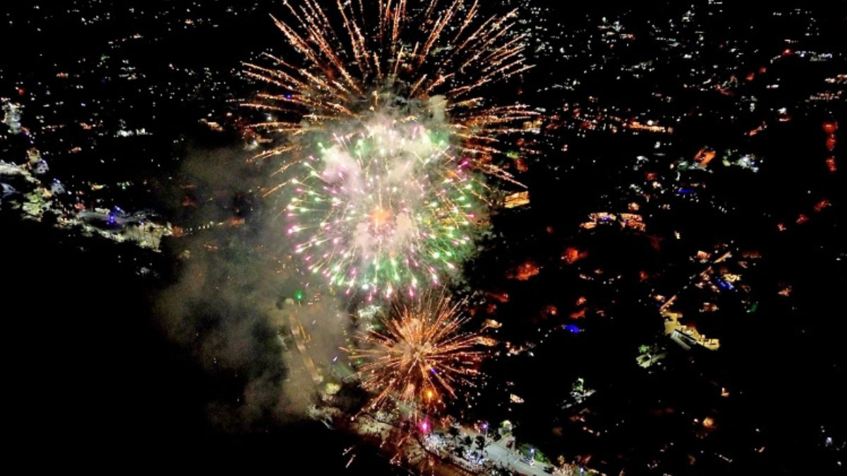 Cidade espera recorde de turistas e adota estratégia inédita de distribuição de fogos de baixo ruído em comunidades tradicionais.