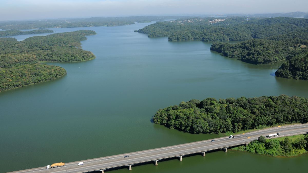 Os motoristas que seguem para o litoral podem usufruir de alguns serviços