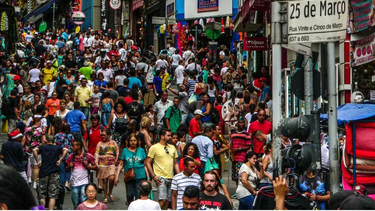 Paulistanos gastam menos, mas seguem ativos no varejo