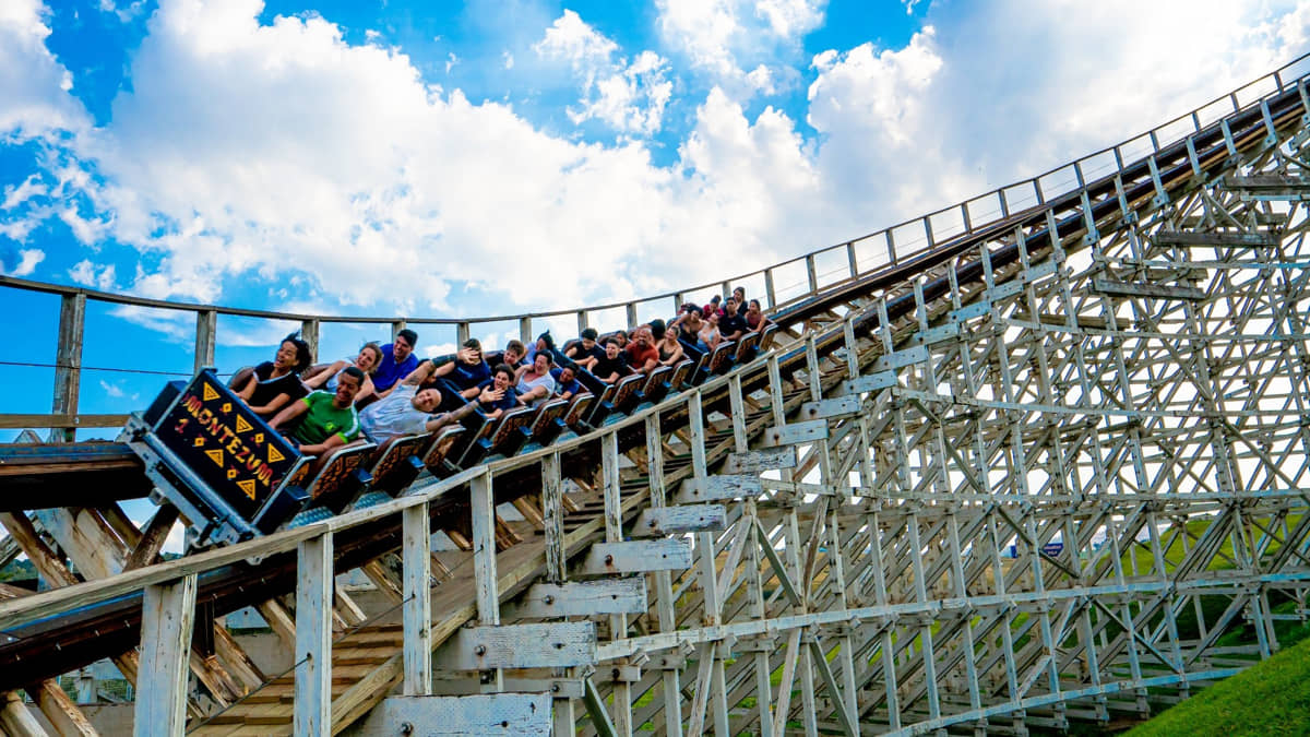 A Montezum é o grande cartão postal do Hopi Hari e uma das atrações mais disputadas do parque