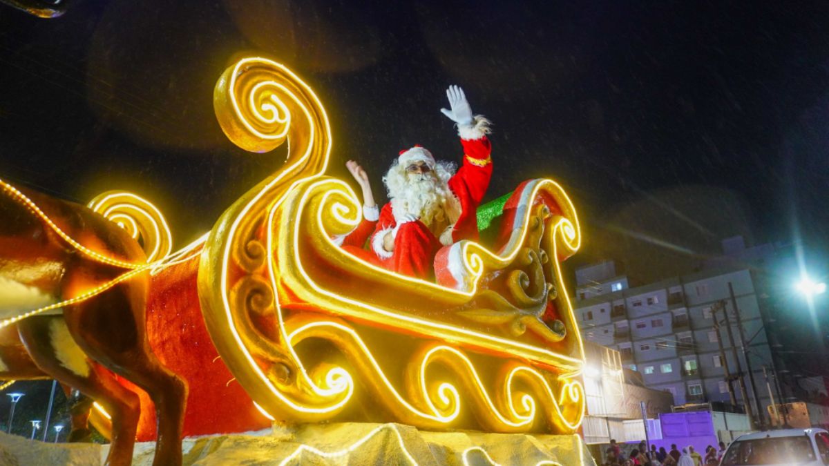 Mongaguá se despede da programação de Natal com a visita do Bom Velhinho