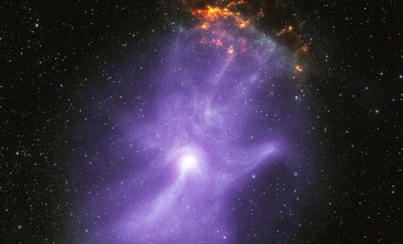 Conhecida popularmente como 'Mão de Deus', a estrutura registrada pela NASA é considerada uma das descobertas mais fascinantes da astrofísica moderna