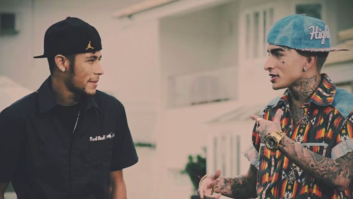 O videoclipe de 'Pais do Futebol' foi estrelado pelo jogador Neymar