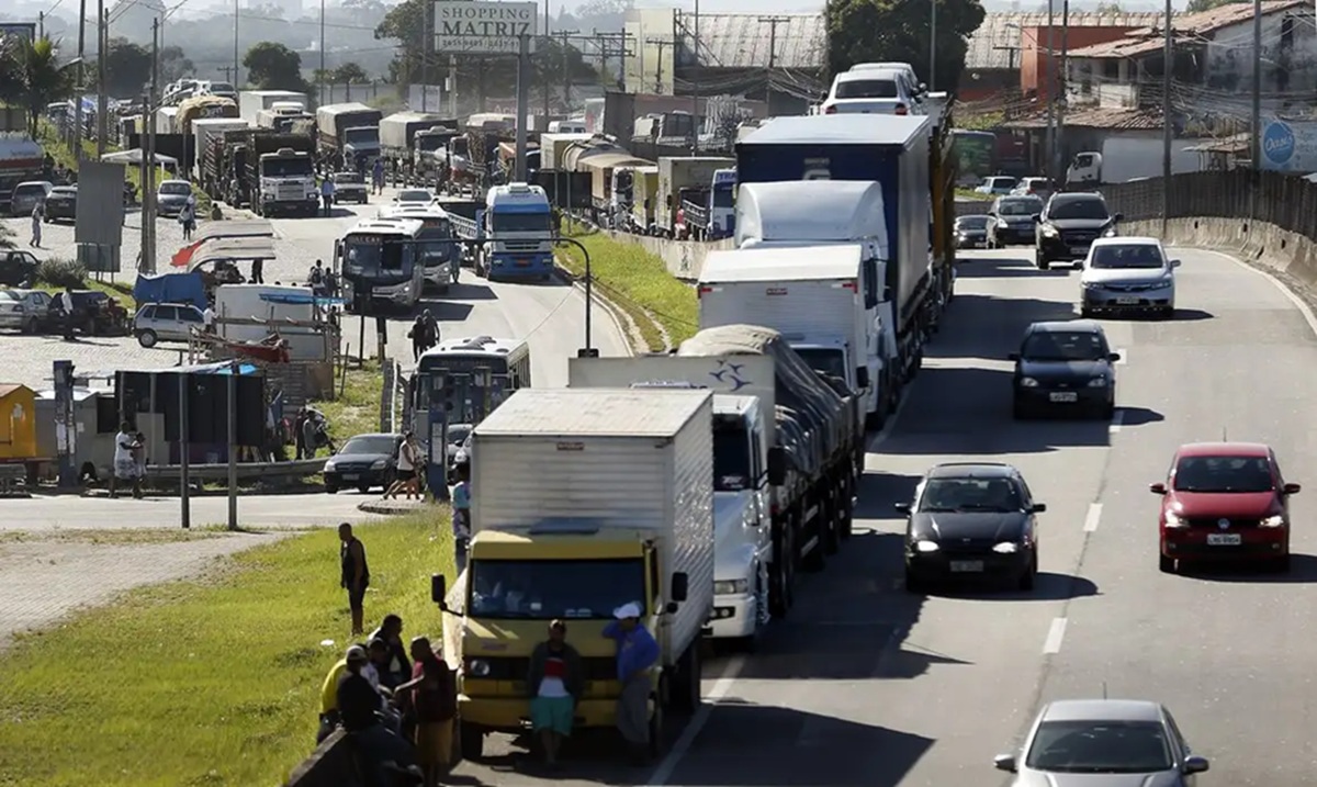 Greve de caminhoneiros de 2018 fez faltar combustível e gerou caos logístico em todo País