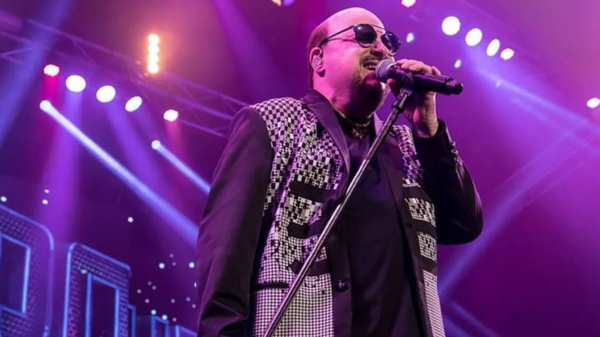 Paulinho durante show do Roupa Nova em 2018