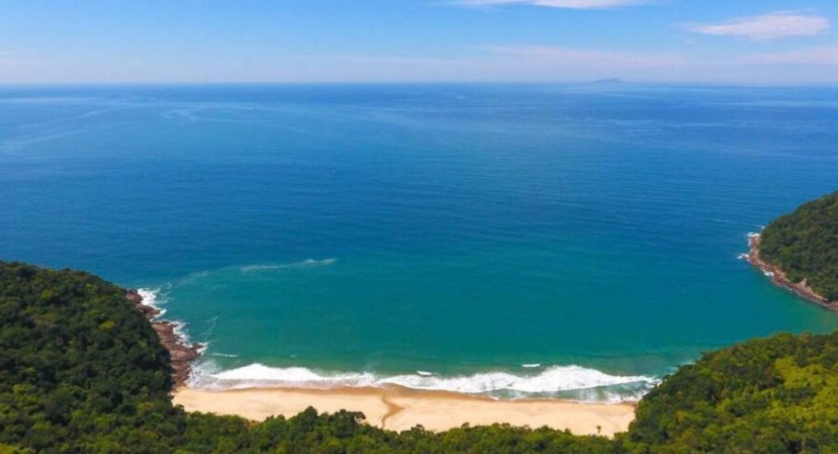 O charme do lugar, porém, vai além do surfe