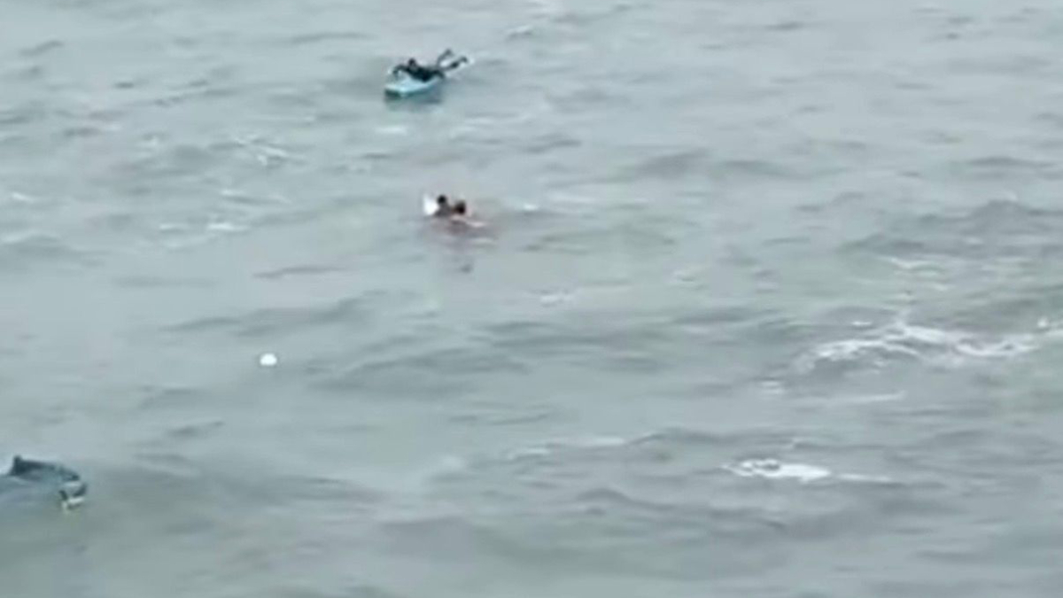 A queda foi presenciada por surfistas que estavam no local no momento do ocorrido