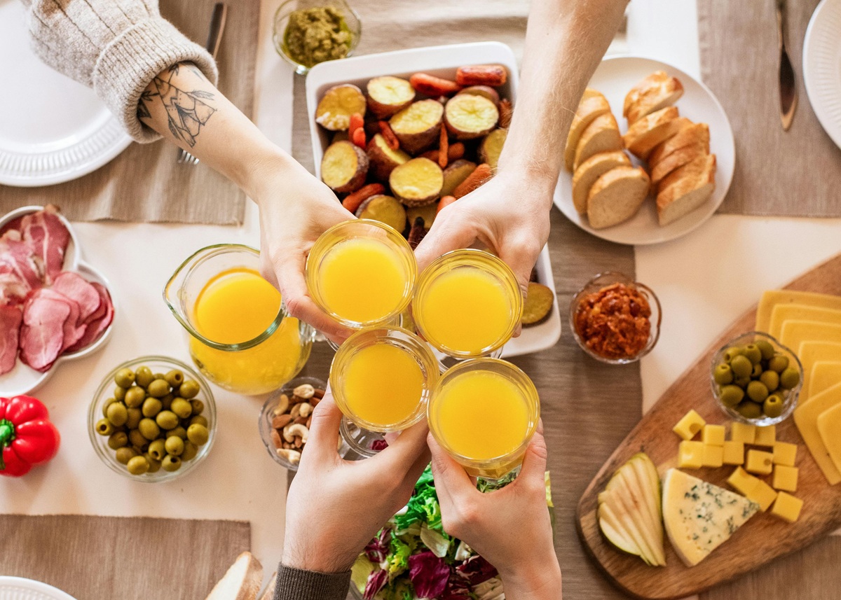 Aposte em um café especial, geleia artesanal e biscoitos finos ou um panetone de qualidade