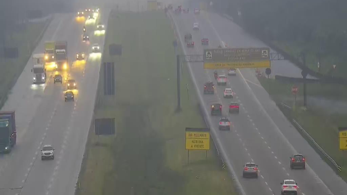 No trecho de planalto, há registro de chuva, com tempo encoberto no topo da serra