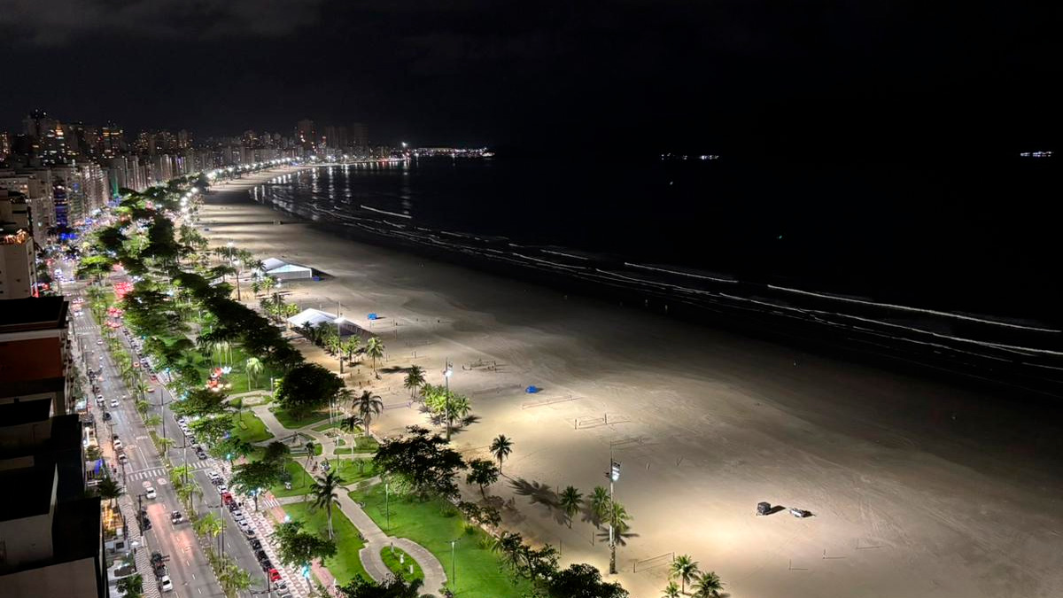 Santos, privilegiada por abrigar o maior jardim de praia do mundo, acaba de ganhar um novo ponto de observação para apreciar essa paisagem única