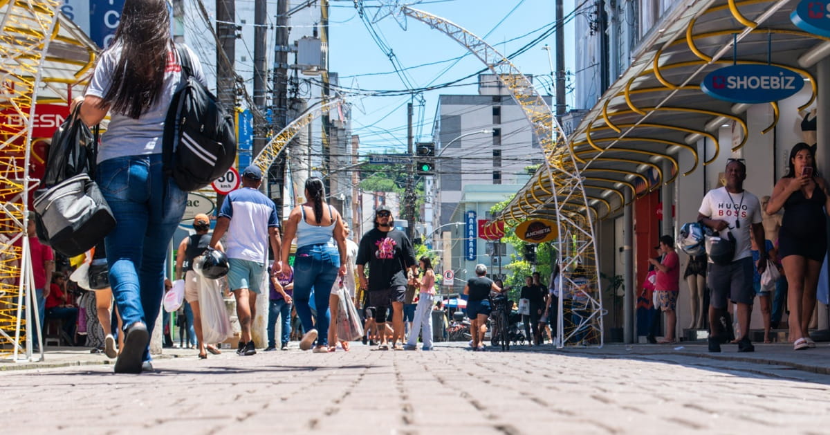 Em 2025, a Prefeitura deu continuidade ao programa São Vicente de Cara Nova, reunindo intervenções que conectam turismo, cultura, comércio, mobilidade e entretenimento em áreas estratégicas