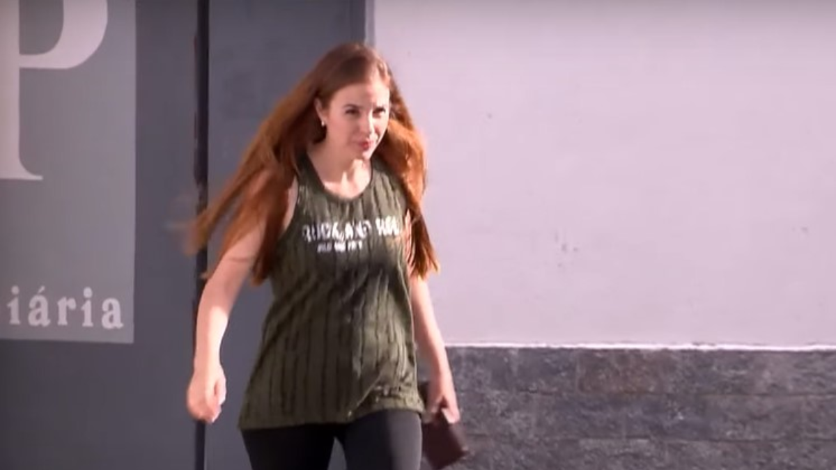 Suzane Von Richthofen é vista em praia do litoral de São Paulo