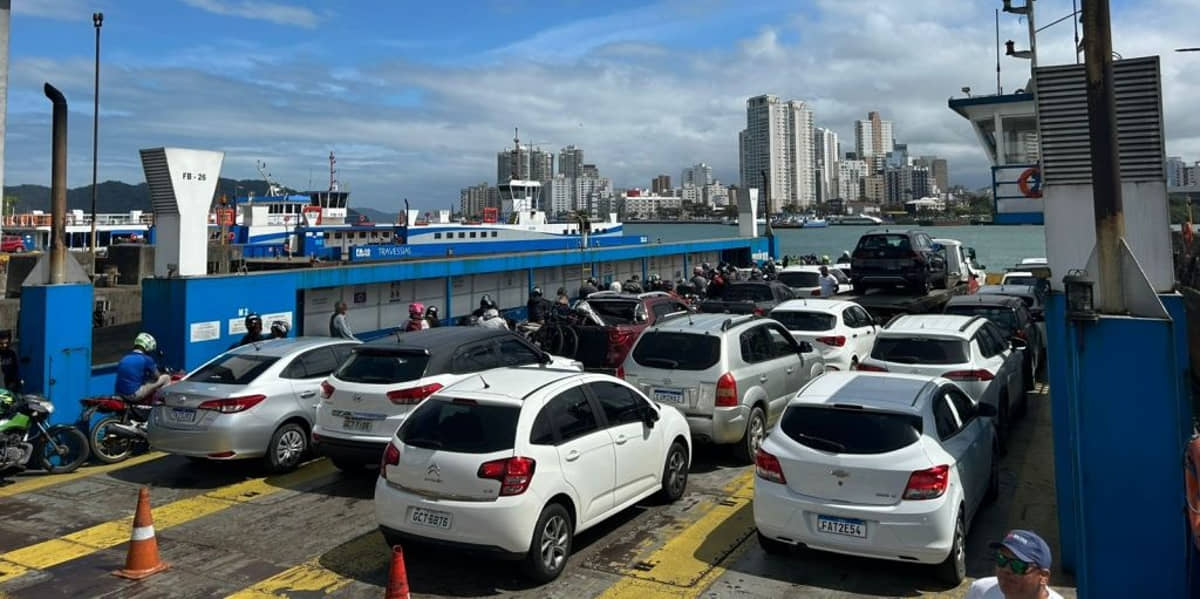 O Departamento Hidroviário orienta que os usuários consultem os tempos de espera em tempo real pelas plataformas oficiais antes de se deslocarem, especialmente durante o verão