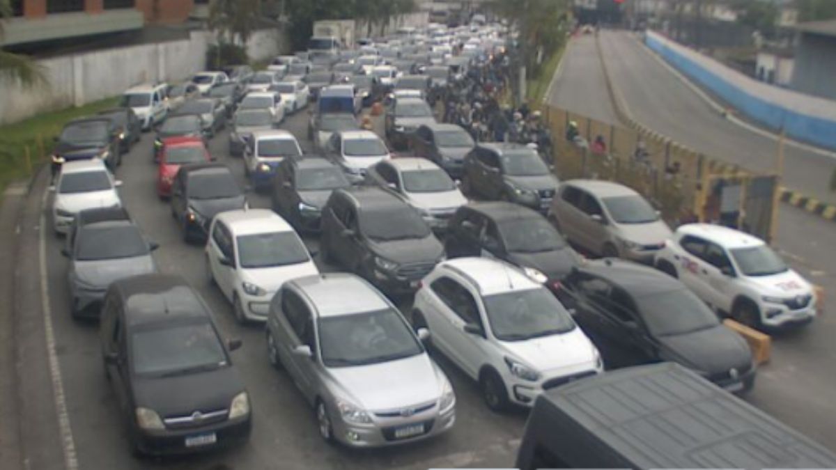 Fila das balsas na manhã desta terça-feira, 2, seguem intensas