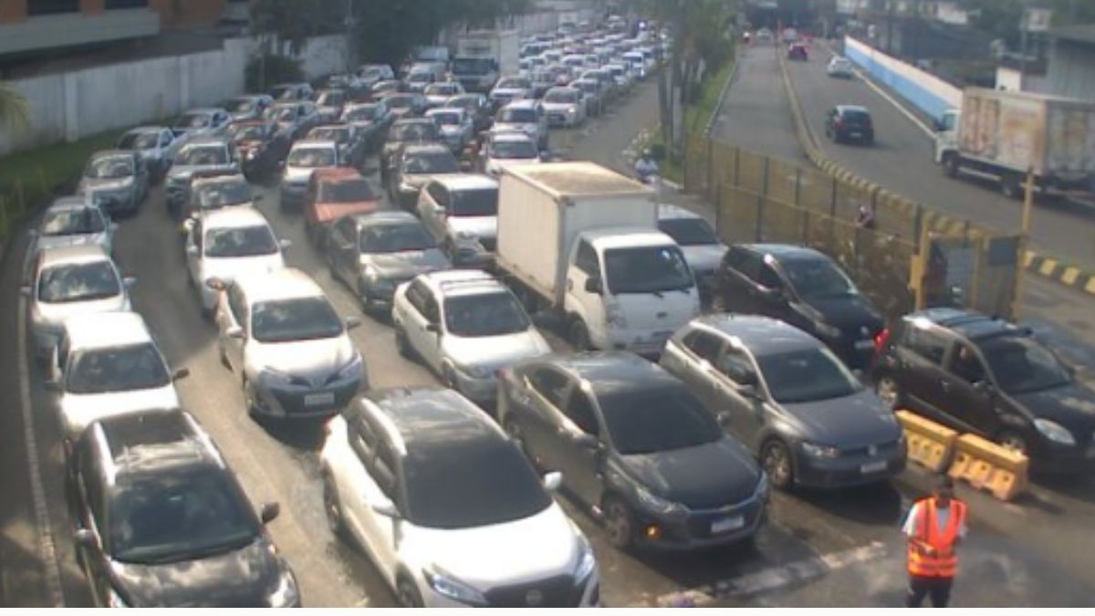 Transito nas travessias do litoral varia de acordo com as regiões