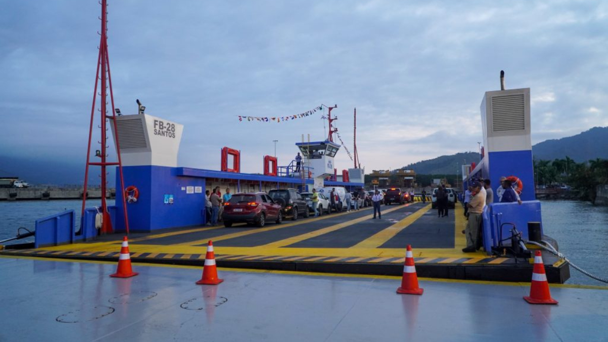 No trajeto entre Santos e Guarujá, em ambos os sentidos, o tempo de espera é de cerca de 15 minutos