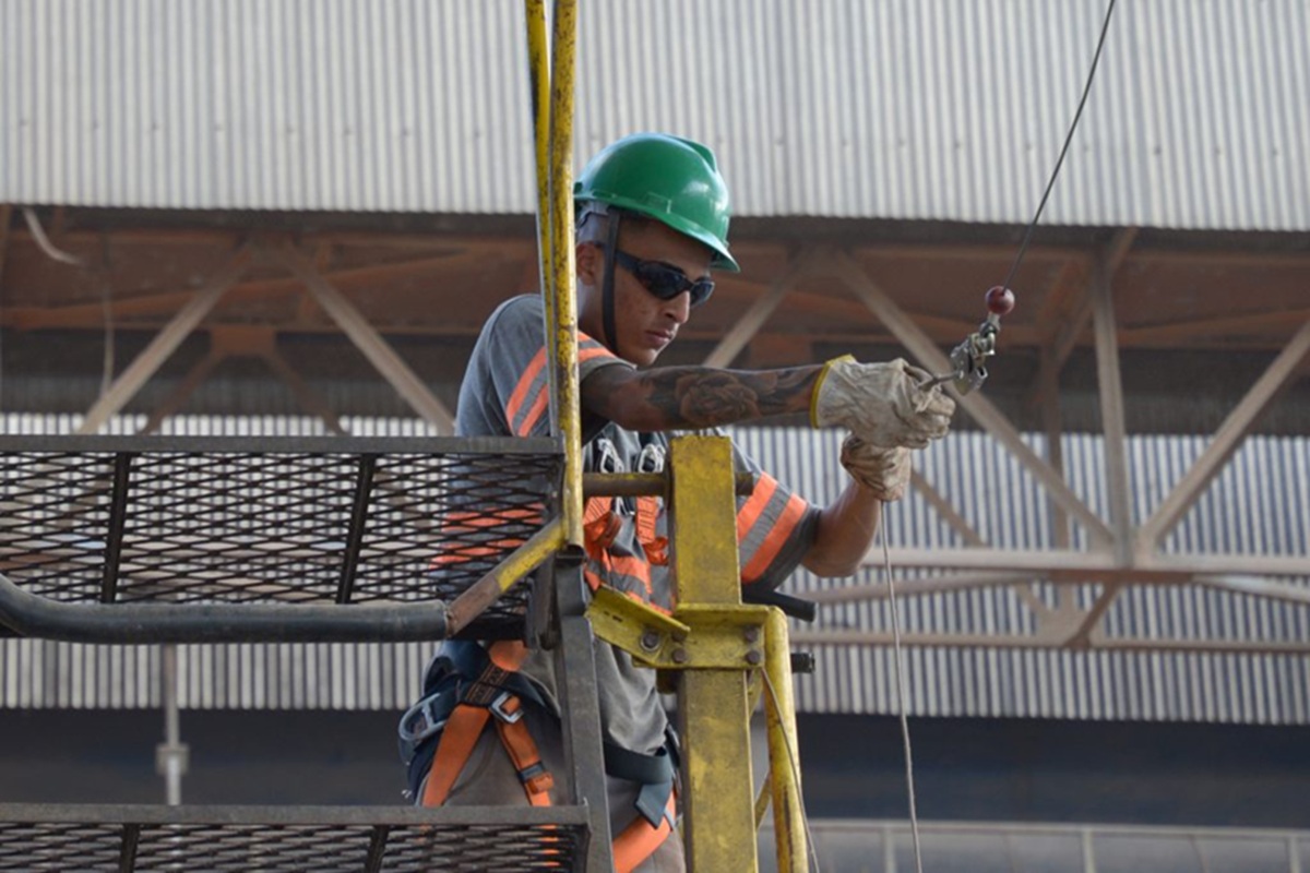 Santos tem o equivalente a um em cada cinco empregos diretamente ligados ao Porto