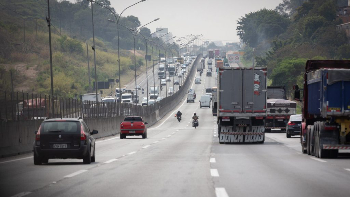 Escolher o horário certo para viajar se torna decisivo para evitar longas filas e congestionamentos