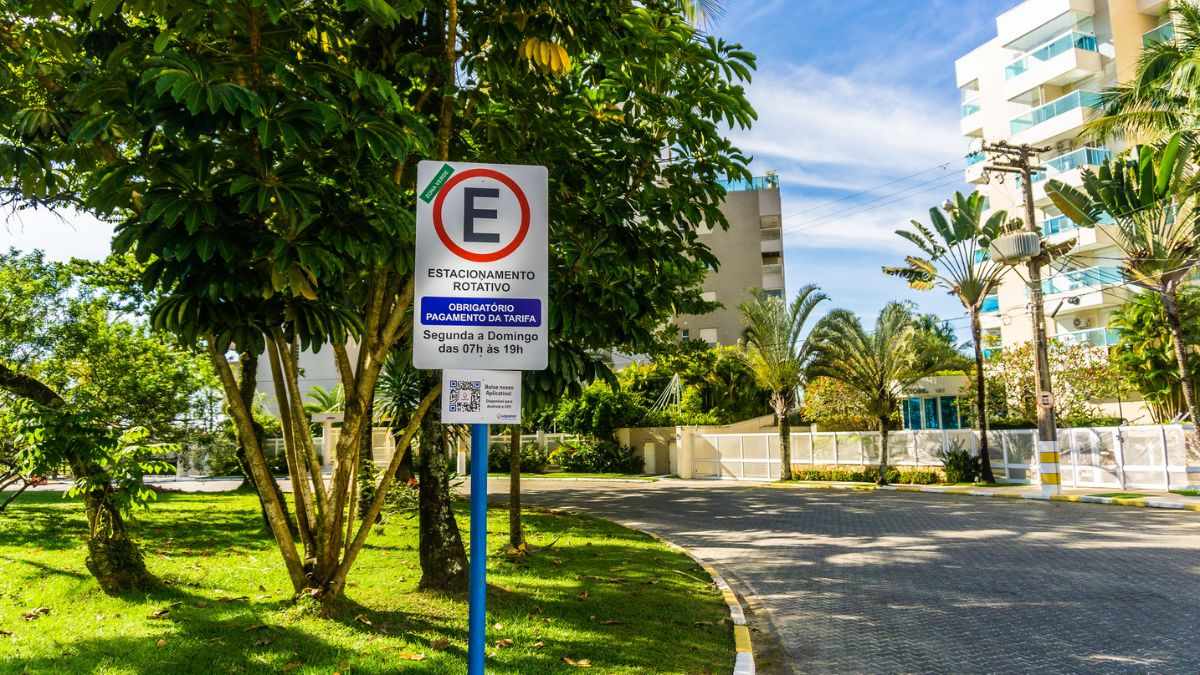 A medida visa organizar o fluxo intenso de veículos durante o verão em Bertioga