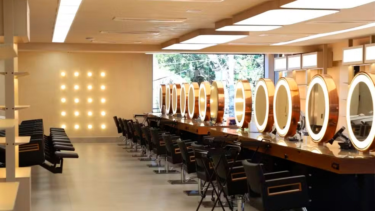 Em um dos endereços mais sofisticados dos Jardins, em São Paulo, um salão de beleza chama atenção não apenas pelo luxo, mas pela grandiosidade.