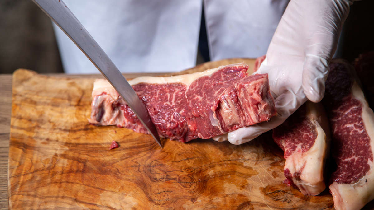 Estudo epidemiológico revela como hábitos alimentares estruturam risco de câncer colorretal e doenças neurodegenerativas.