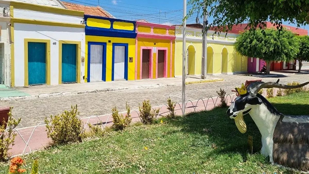 Com centro histórico preservado e paisagens únicas, a cidade de Cabaceiras transforma a vida dos moradores que viram atores e figurantes de cinema