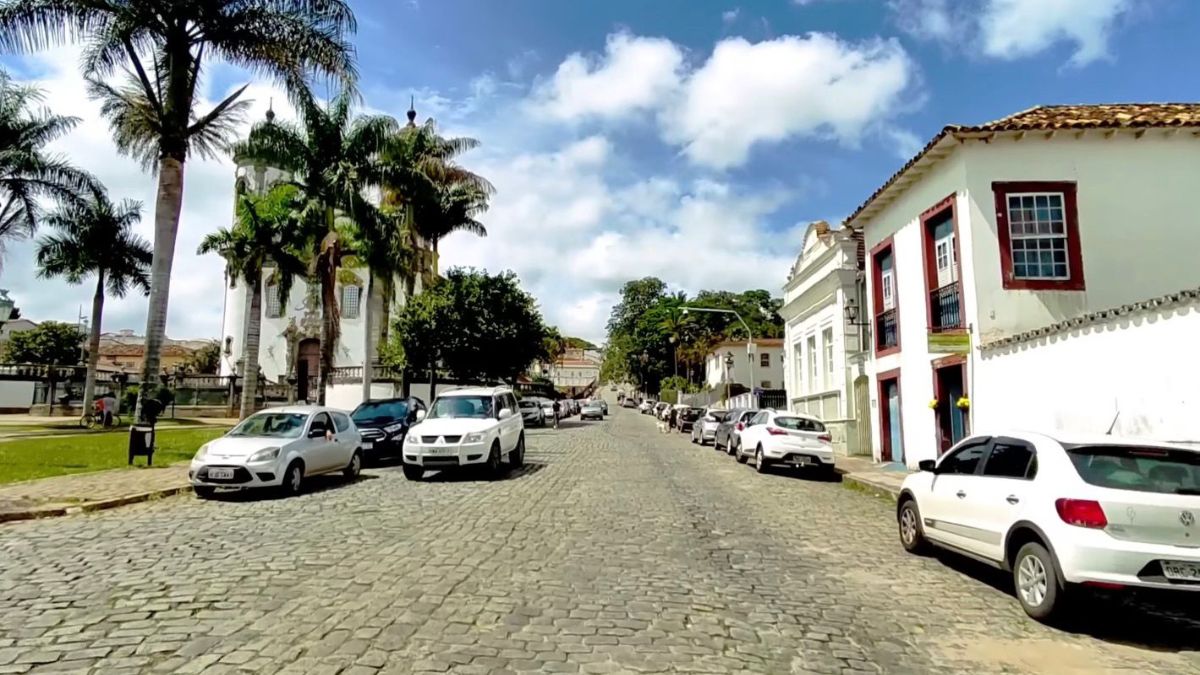 São João del-Rei é mergulhar em um Brasil onde o passado