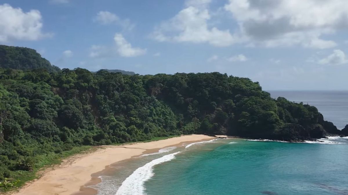 A Baía do Sancho, em Fernando de Noronha, foi eleita a melhor praia do mundo pela sétima vez