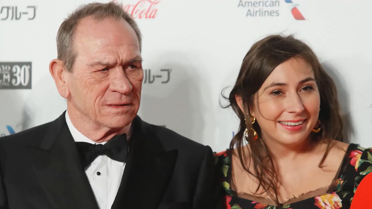 Victoria Kafka Jones, filha do ator vencedor do Oscar Tommy Lee Jones, foi encontrada morta aos 34 anos em um hotel nos Estados Unidos