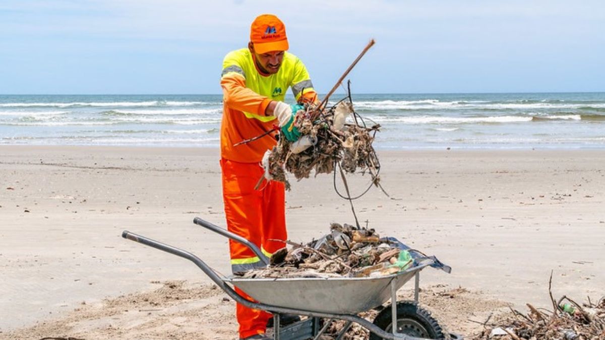 Ação foca em Itaguaré e Guaratuba, mas equipes seguem com cata-treco e manutenção nos bairros