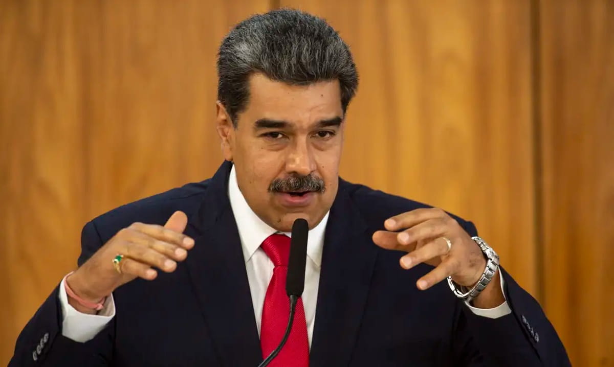 Maduro, de 63 anos, está detido no Brooklyn, ao lado da esposa, Cilia Flores, e deve se apresentar ao tribunal federal de Manhattan às 12h (14h em Brasília)