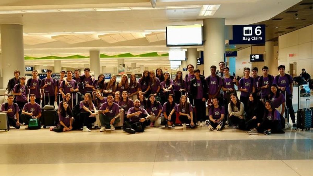 Fundada por brasileiros, a CaliCutural conecta jovens da Baixada Santista a universidades americanas