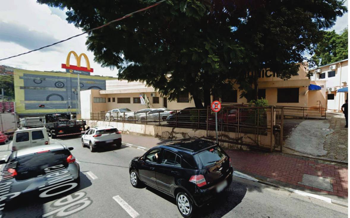 O município integra a Região Metropolitana de São Paulo e está localizado a cerca de 32 quilômetros da capital paulista