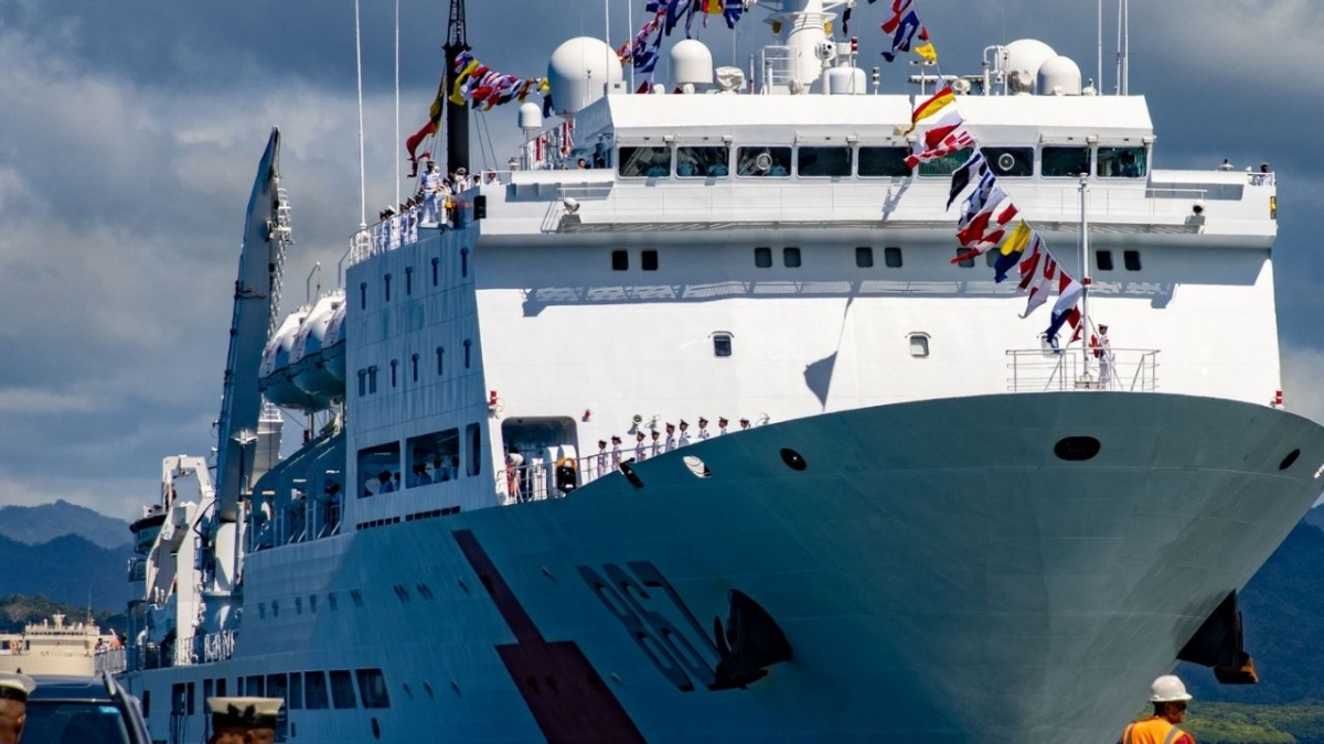 O Ark Silk Road, embarcação da Marinha da China, está no Rio como parte da missão internacional