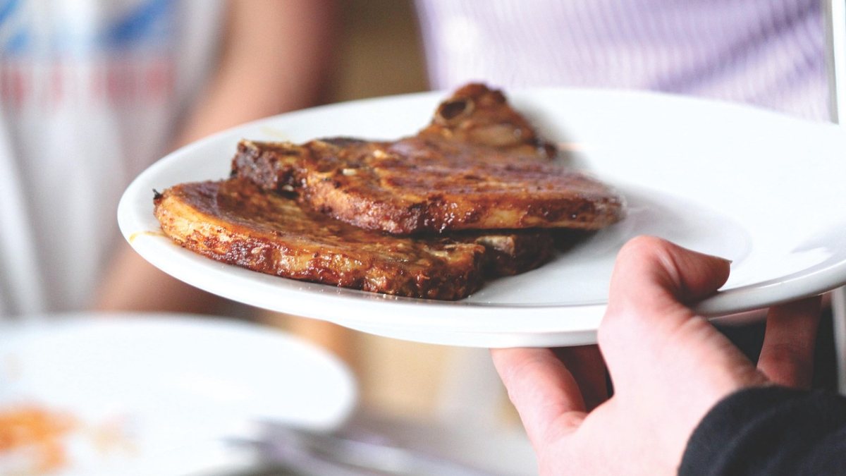 O consumo de carne bovina representa um fator de alto risco para o desenvolvimento do câncer de cólon