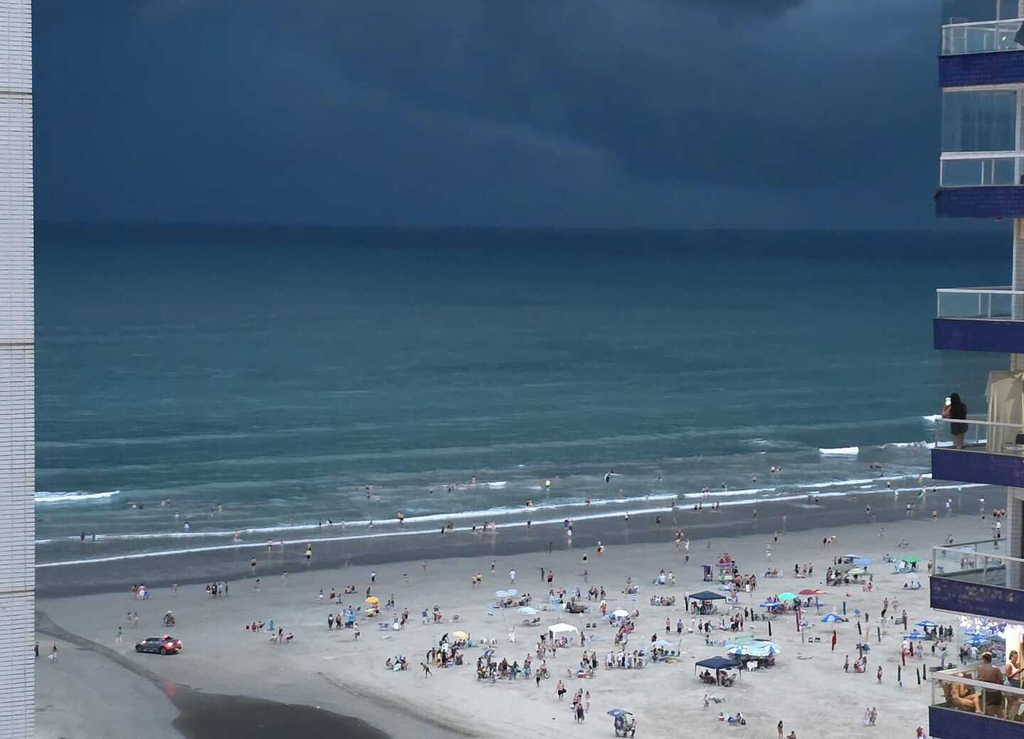 Uma tempestade atingiu a região de Praia Grande na sexta-feira (2)