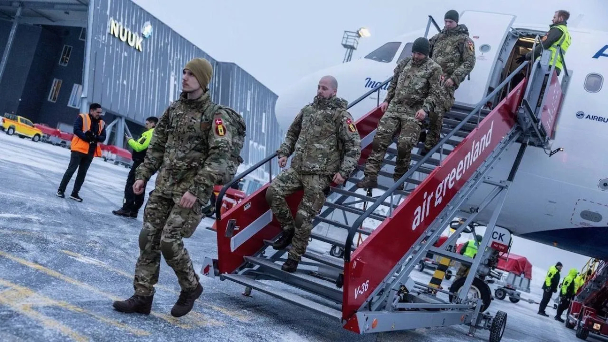 Imagens do desembarque mostram que parte dos militares pertence ao Regimento de Engenharia