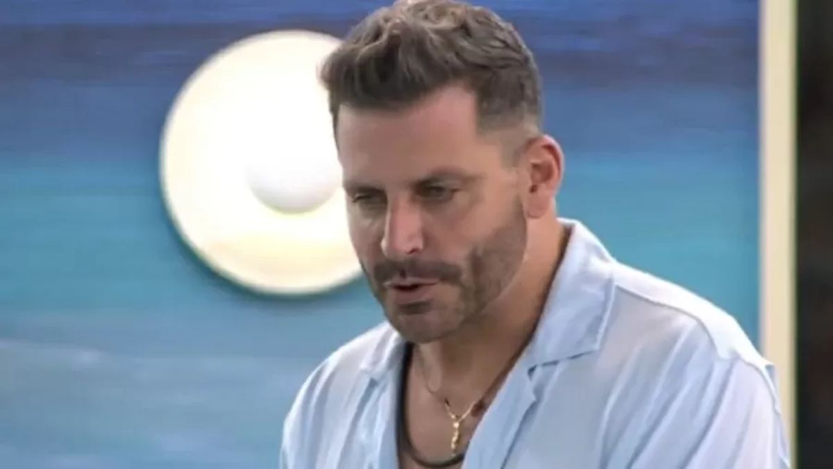 Castelli revelou que chegou a participar do programa, mas usou uma máscara para esconder que era ele