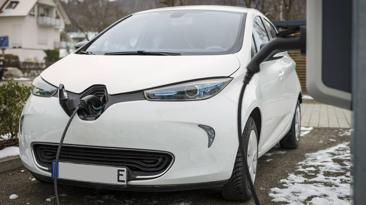 A experiência de Vincent expõe um alerta importante sobre os desafios envolvidos na rápida adoção de novas tecnologias automotivas