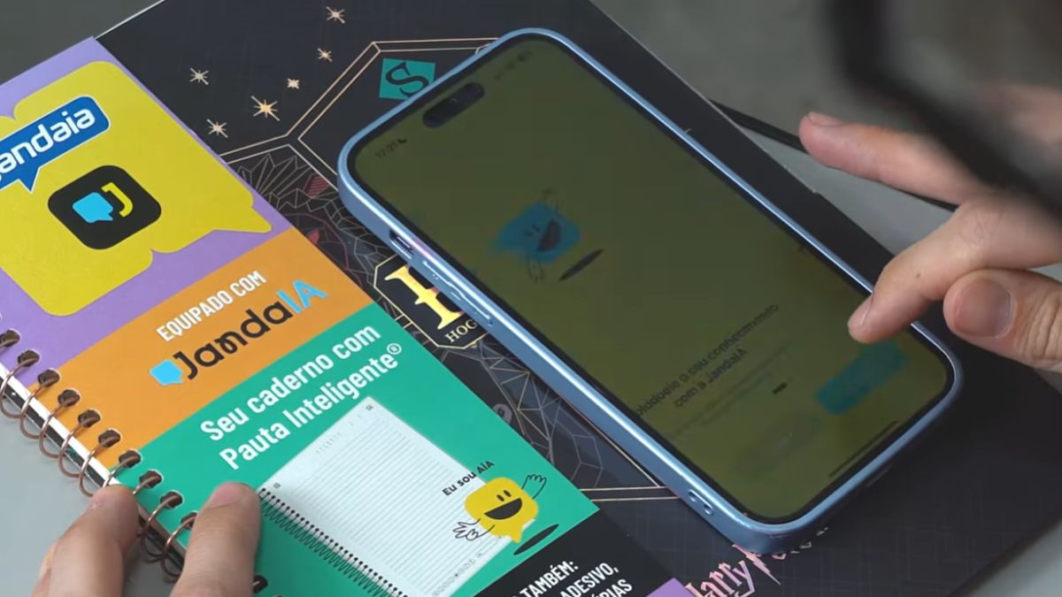 A linha JandaIA une cadernos físicos a plataformas digitais com a utilização de Inteligência Artificial (IA)