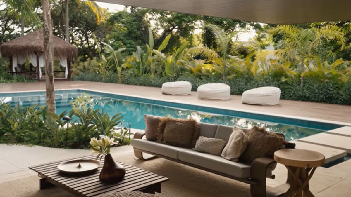 A nova mansão de Anitta, avaliada em cerca de R$ 11 milhões, impressiona pelo design moderno e pela integração com a natureza do Rio