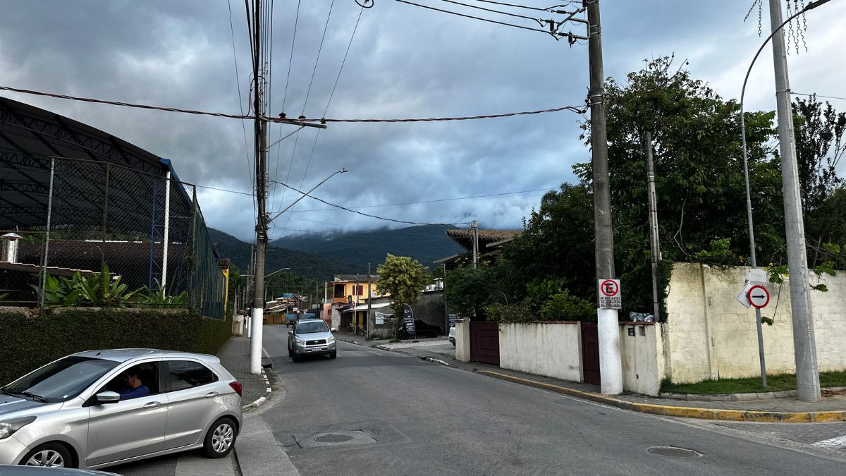 Ilhabela programou uma interdição parcial em uma das principais vias da cidade para obras de saneamento