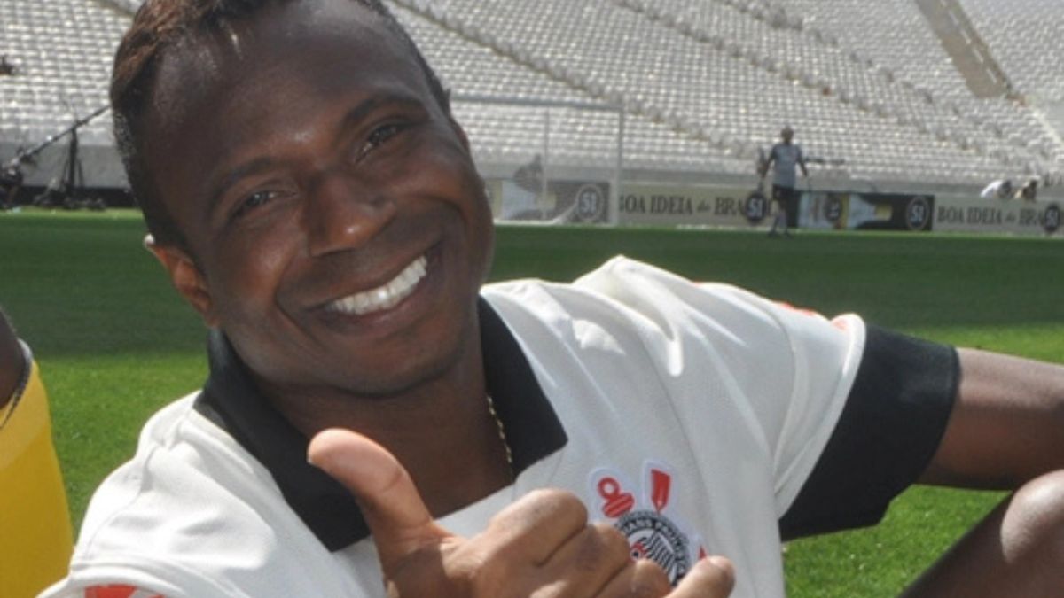 Convocado por Luis Felipe Scolari para defender a Seleção Brasileira, campanha do pentacampeonato em 2002.