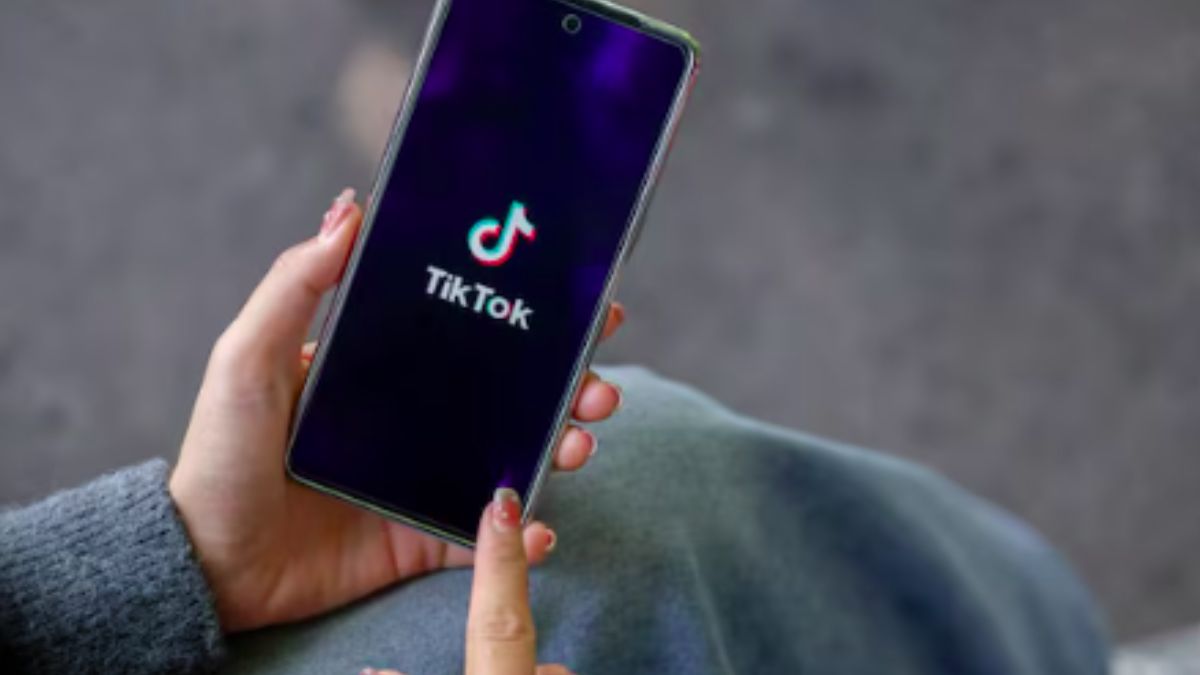 Venda forçada da plataforma por 14 bilhões de dólares gera dúvidas sobre o futuro do algoritmo mas empresa garante que operação brasileira segue independente.