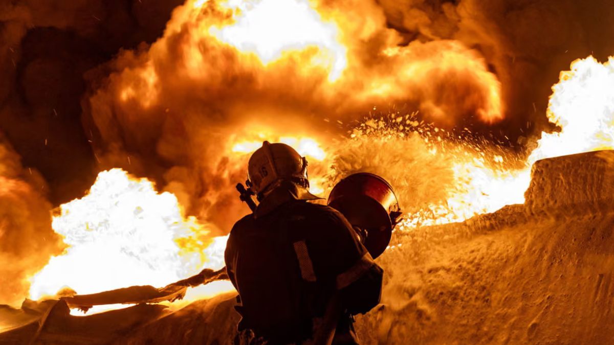 Pela primeira vez em quatro anos delegados se reúnem diretamente mas ataques noturnos na Ucrânia testam a viabilidade do diálogo.