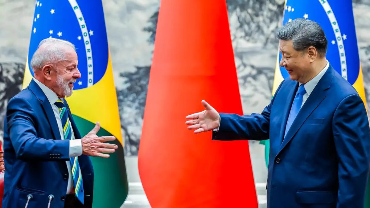 Em resposta, governo brasileiro também flexibiliza regras para cidadãos chineses após telefonema oficial.