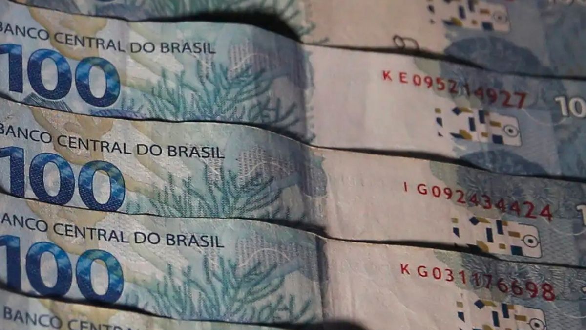 Com a sanção da Lei Orçamentária, governo confirma novo salário mínimo de R$ 1.621 e bilhões para educação; confira os principais cortes e investimentos