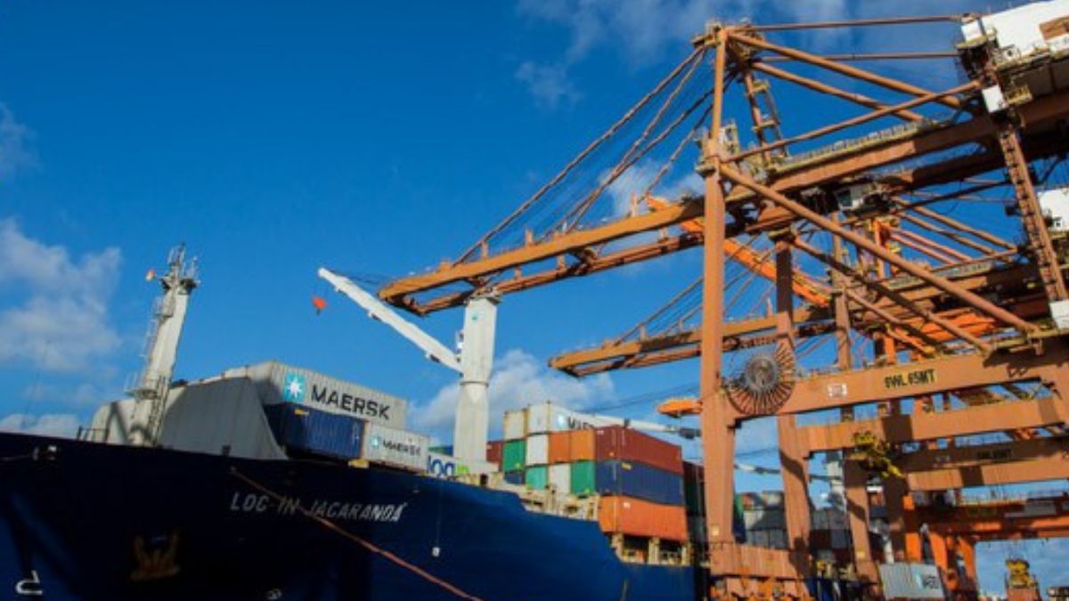 Governo encaminha edital para o maior terminal de contêineres da história; obra terá 4 novos berços e promete elevar capacidade para 9 milhões de unidades.