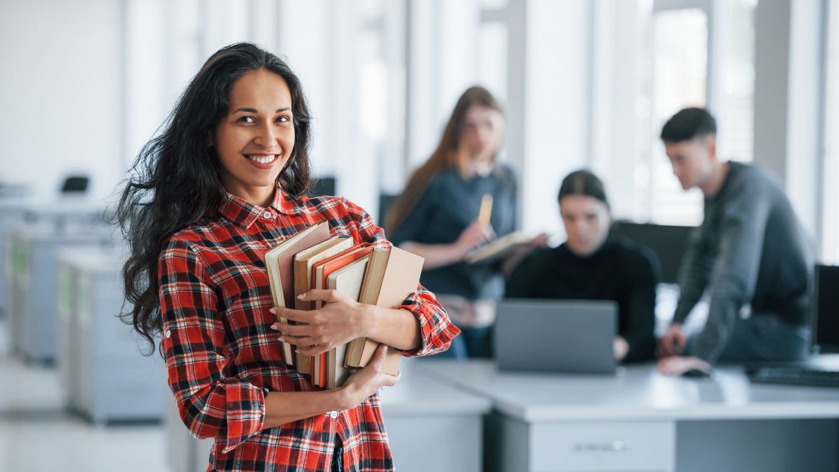 Com 30 vagas imediatas e cadastro reserva, processo seletivo oferece auxílio-transporte e prova pelo CIEE